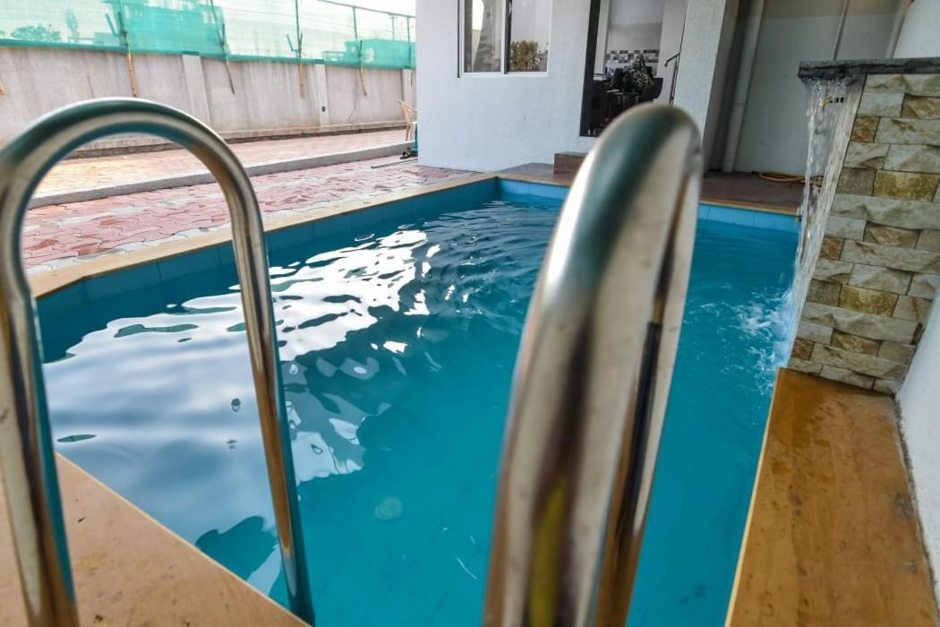 Empyrean Stays Ll Goodluck Bungalow Ll 2Bhk Ll Pool Llロナバラ エクステリア 写真